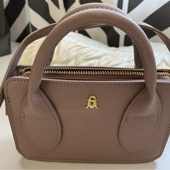 Small Steve Madden purse with little coin pouch - Picture 4 of 4